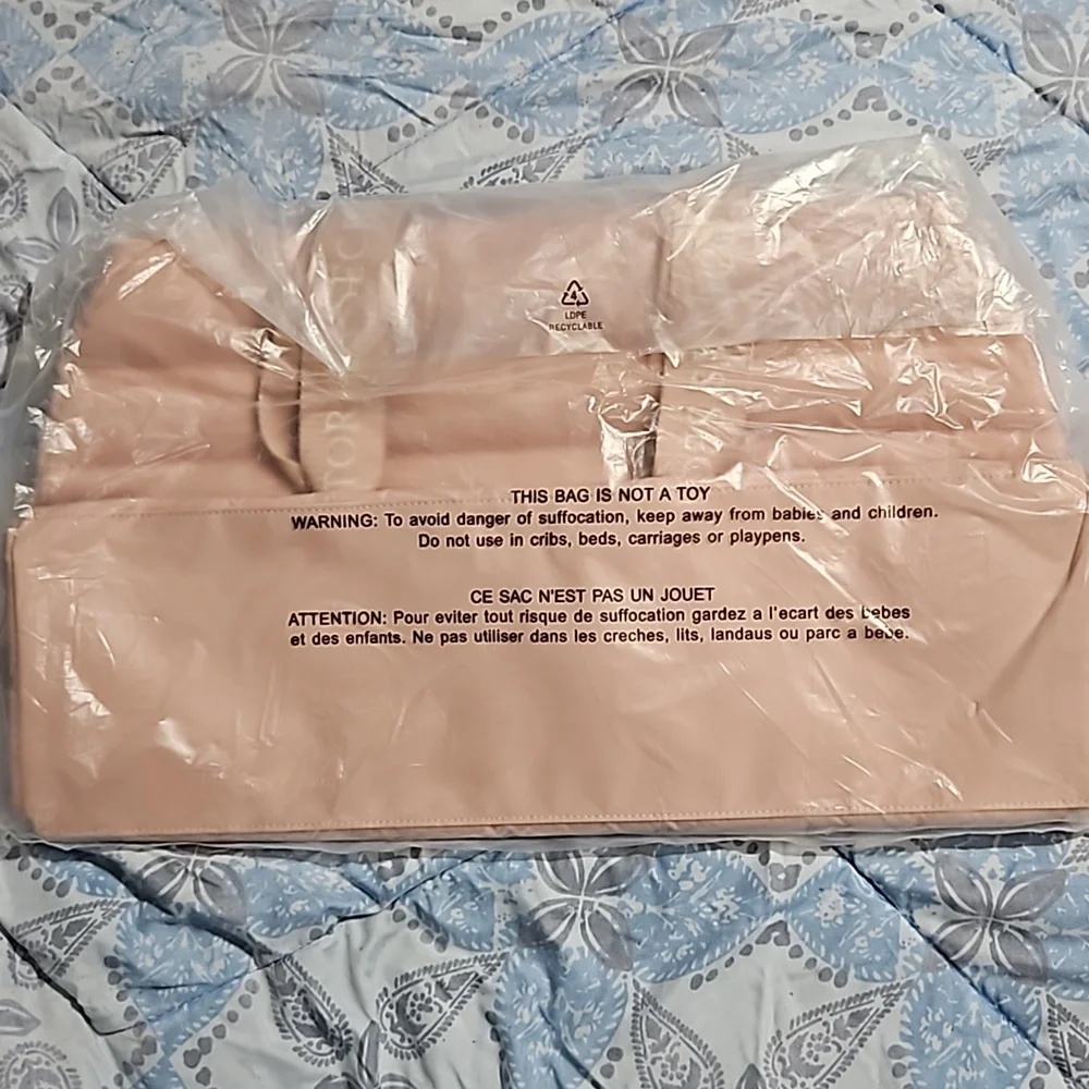 Victoria's Secret NWT Dome Duffle light pink - Picture 5 of 9